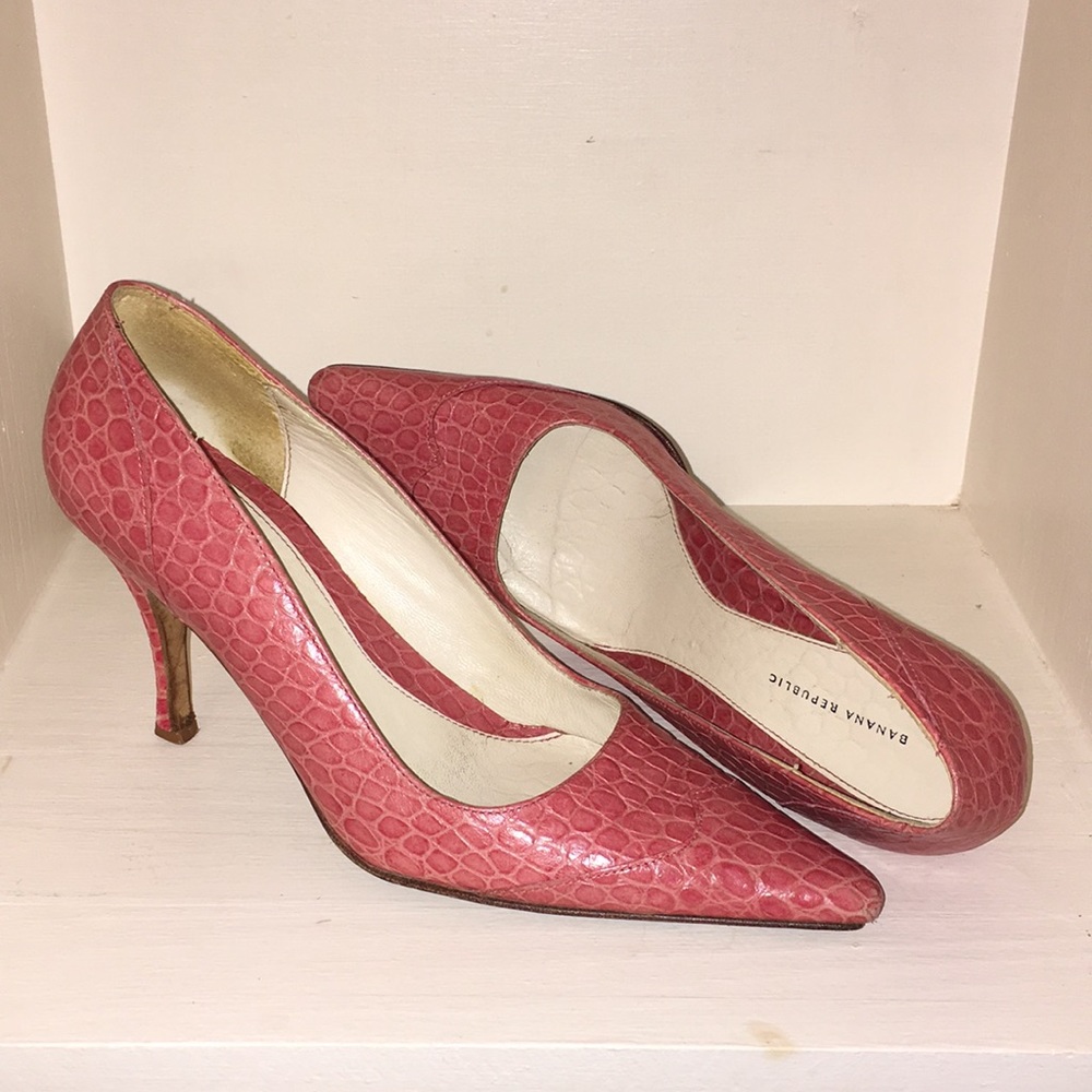 Banana Republic | pointed-toe heels